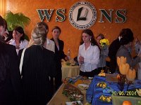 Pierwsi absolwenci WSNS 2004